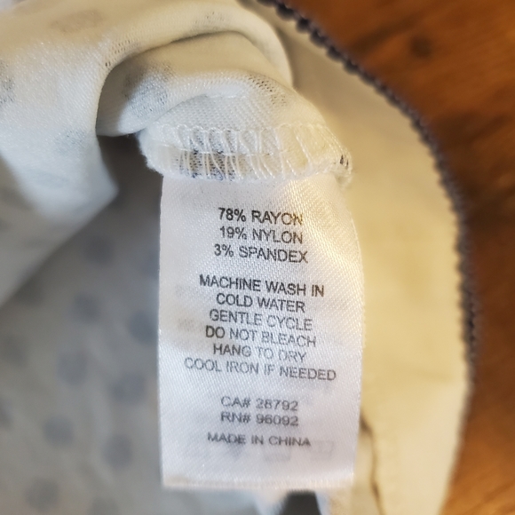 Dalia White w/Navy Pattern Crop Top - Picture 5 of 5